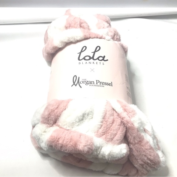 Lola Blankets X Morgan Pressel Pink Check Size M 50 x 60” Breast Cancer Luxury - Picture 1 of 5